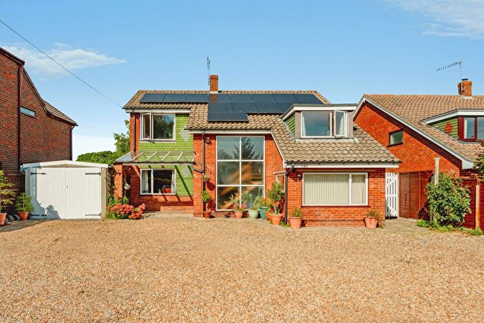 5 Bedroom Detached House For Sale In Smallfield Road, Horley, RH6