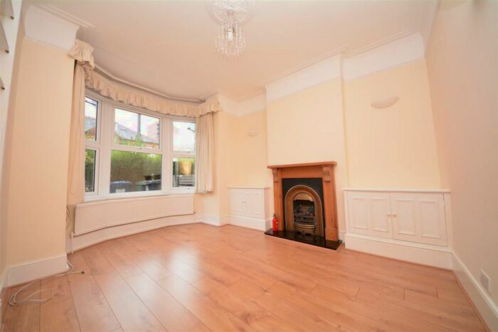 2 Bedroom Flat To Rent In Market Place, East Finchley, N2
