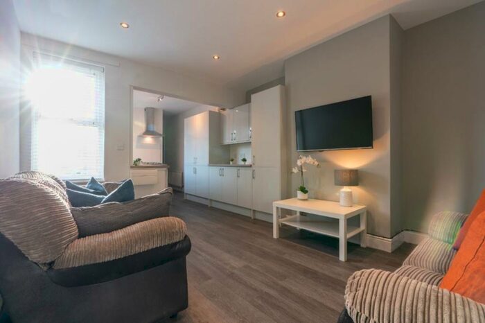 4 Bedroom Terraced House To Rent In Chillingham Road, Newcastle, NE6