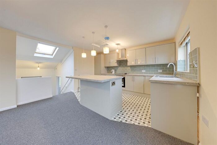 3 Bedroom Town House For Sale In Goodshaw Avenue, Loveclough, Rossendale, BB4