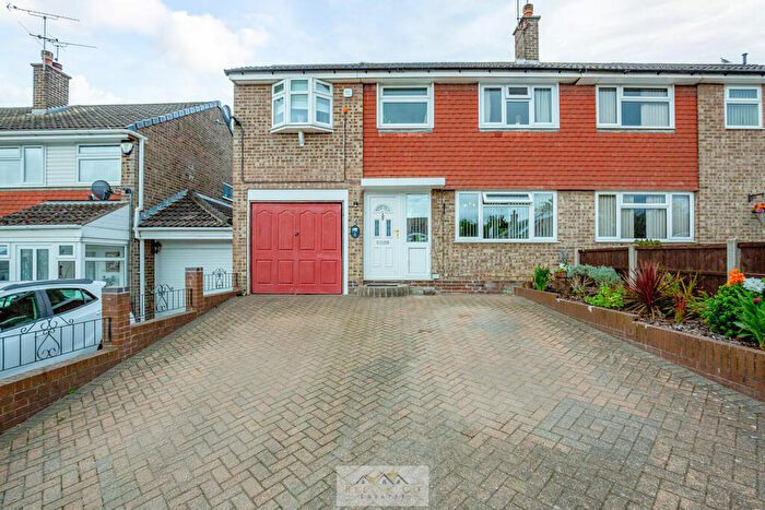 4 Bedroom Semi-Detached House For Sale In Heron Hill, Aston, Sheffield, S26