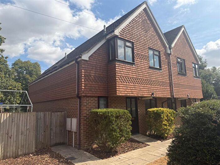 3 Bedroom Semi-Detached House For Sale In West Park Road, Maidstone, ME15