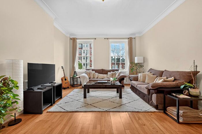 2 Bedroom Flat For Sale In Eyre Court, - Finchley Road, NW8