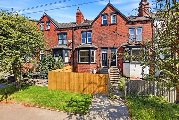 4 Bedroom Terraced House For Sale In Nunroyd Road, Moortown, Leeds, LS17