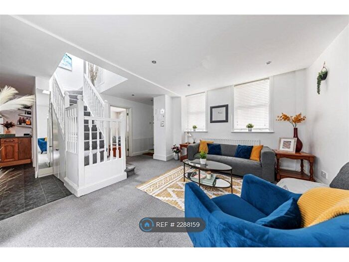 1 Bedroom Semi-Detached House To Rent In Fairland Road, Stratford, E15