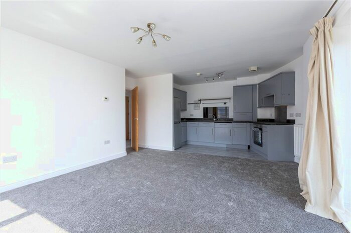 2 Bedroom Flat To Rent In Medway Road, Tunbridge Wells, Kent, TN1