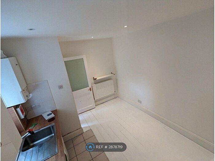 1 Bedroom Flat To Rent In Morrish Road, London, SW2