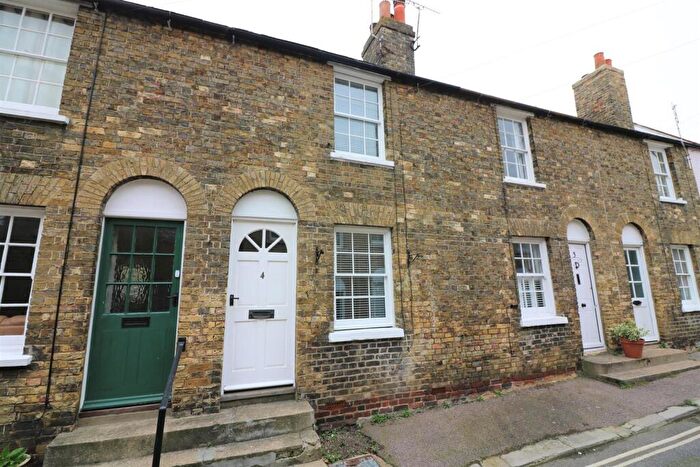 2 Bedroom Terraced House To Rent In Three Kings Yard, Sandwich, Kent, CT13