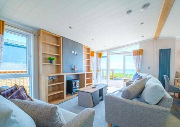 3 Bedroom Lodge For Sale In Oxwich, Swansea, SA3