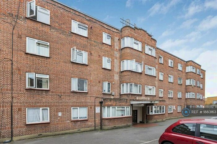 2 Bedroom Flat To Rent In Bridge Court, London, E10