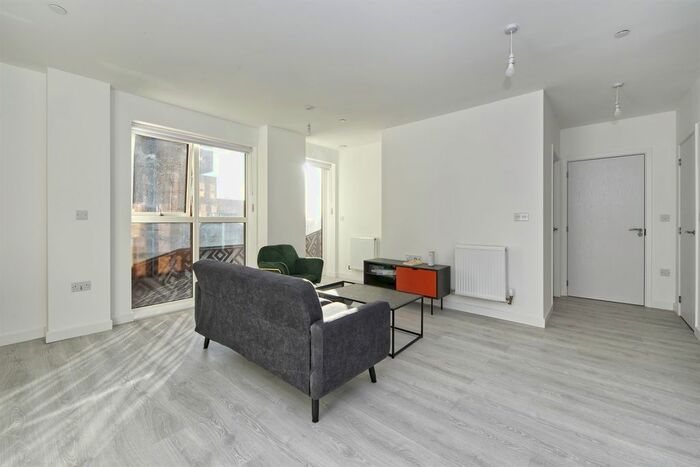 2 Bedroom Flat To Rent In East Acton Lane, London, W3