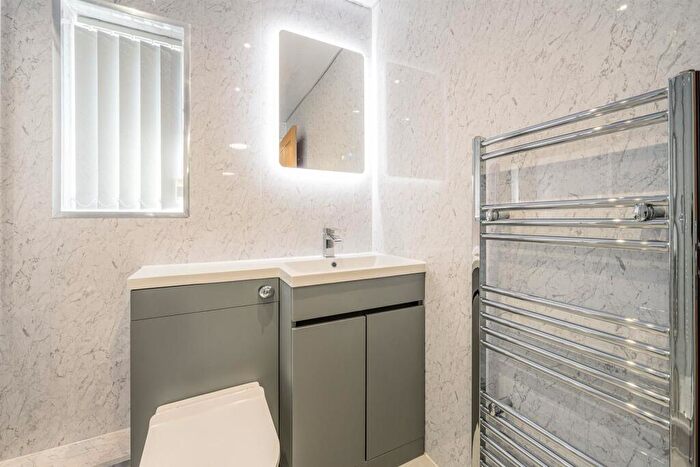 1 Bedroom Flat To Rent In High Street, Wordsley, Stourbridge, DY8