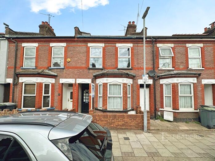 3 Bedroom Terraced House To Rent In Reginald Street, Luton, Bedfordshire, LU2