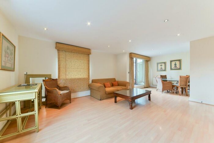 3 Bedroom Apartment To Rent In Tradewinds Court, Wards Wharf Approach, Royal Docks, E16