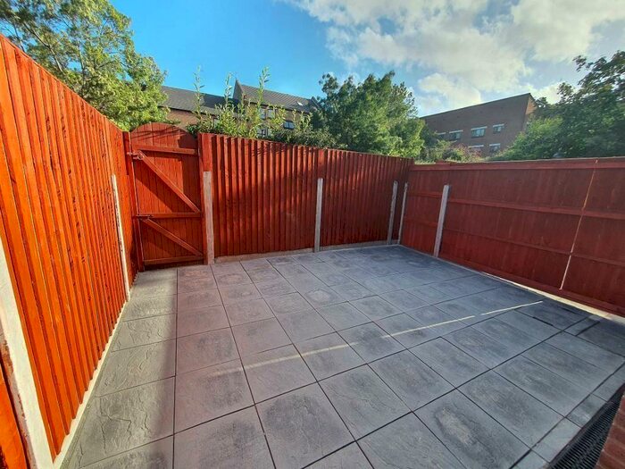 5 Bedroom Town House To Rent In Cahir Street, Canary Wharf, London, E14