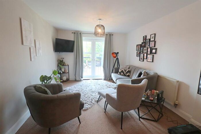 3 Bedroom Apartment To Rent In Dale Way, Crewe, CW1