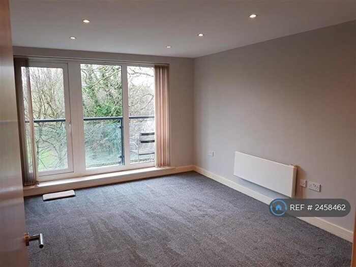 1 Bedroom Flat To Rent In Regents Court, Woking, GU21