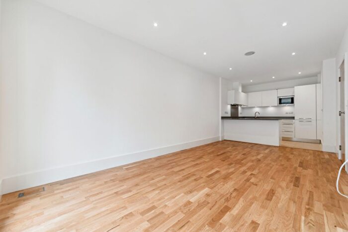 2 Bedroom Flat To Rent In Ensign House, Juniper Drive, SW18