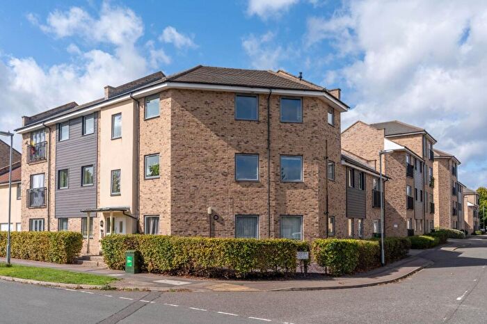 2 Bedroom Apartment For Sale In Woodhead Drive, Cambridge, CB4