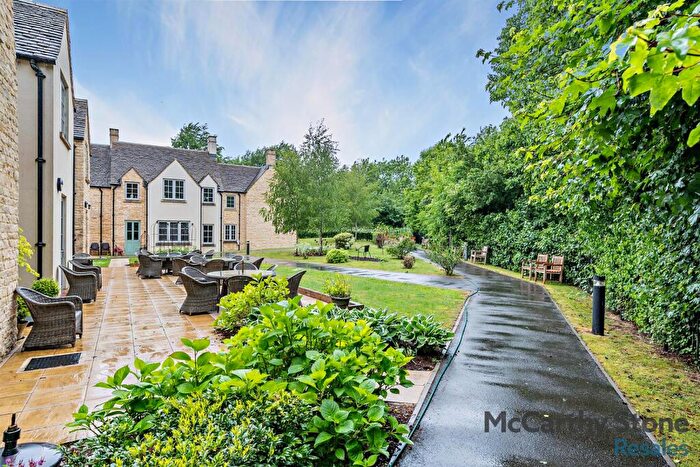 2 Bedroom Apartment For Sale In Hawkesbury Place, Fosseway, Stow On The Wold, GL54