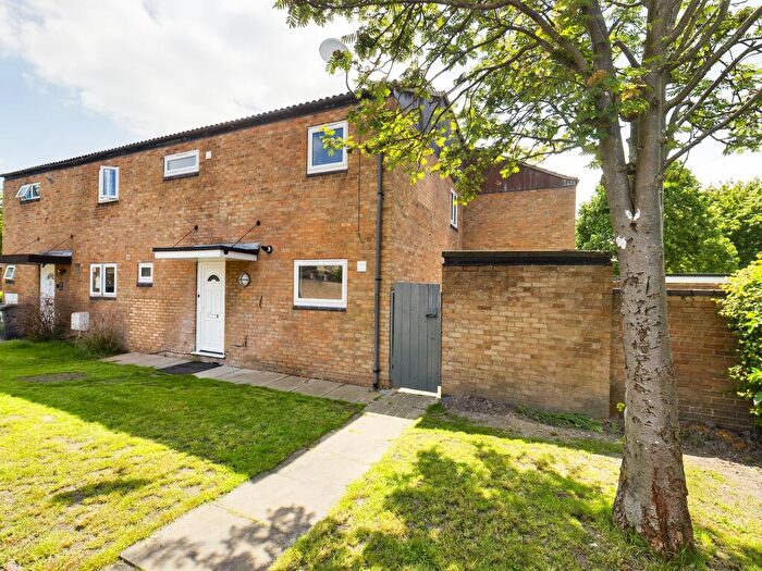 3 Bedroom Semi-Detached House For Sale In Trevone Place Cambridge, CB1