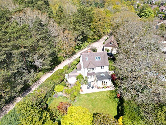 4 Bedroom Detached House For Sale In Heathyfields Road, Farnham, GU9
