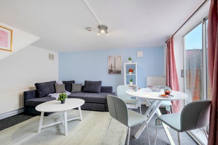 1 Bedroom Flat To Rent In Albion Road, Hounslow, TW3