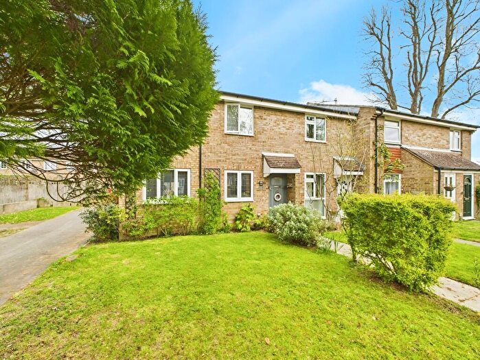 3 Bedroom End Of Terrace House For Sale In Somergate, Horsham, RH12