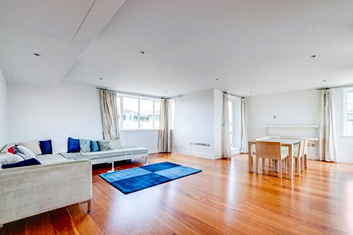 3 Bedroom Flat To Rent In Birchgrove House, Strand Drive, Kew, TW9