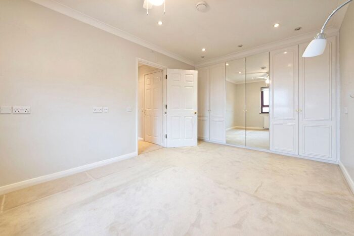 2 Bedroom Flat For Sale In Finchley Road, London, NW11