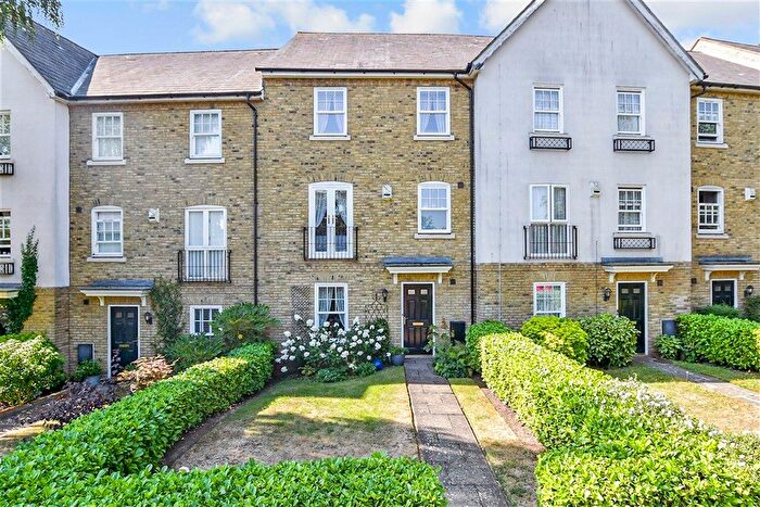 4 Bedroom Town House For Sale In Tarragon Road, Maidstone, Kent, ME16