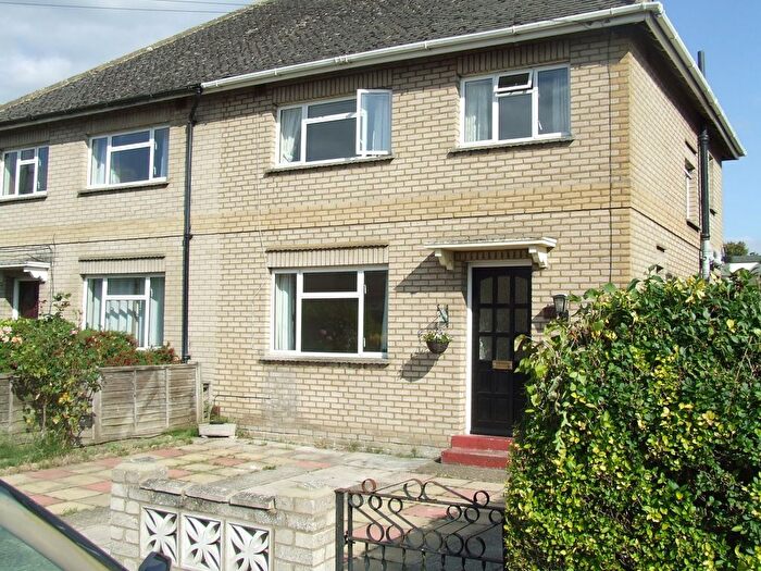 6 Bedroom Semi-Detached House To Rent In Elmbank Avenue, Englefield Green, Egham, TW20