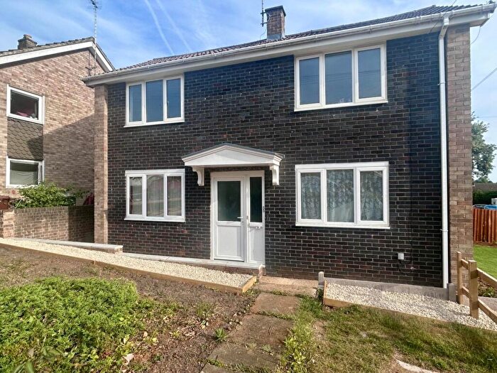 3 Bedroom Semi-Detached House To Rent In Dover Avenue, Banbury, OX16