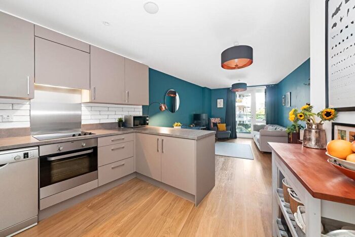 2 Bedroom Apartment To Rent In Woods Road, Peckham, London, SE15