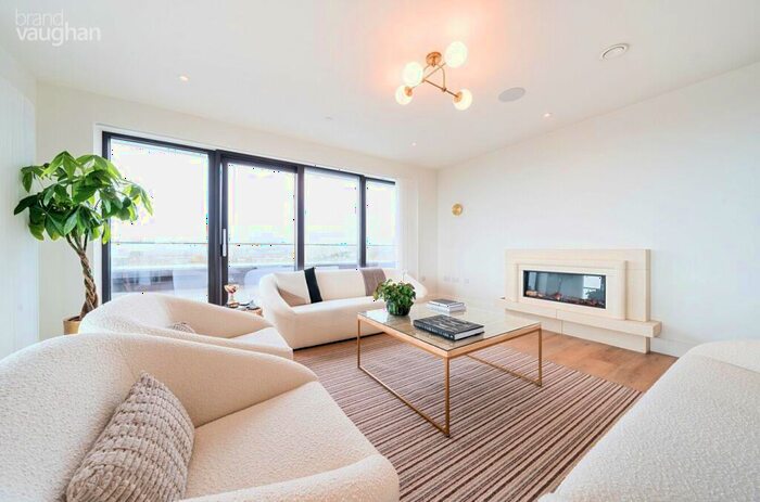 4 Bedroom Flat To Rent In Eaton Road, Hove, East Sussex, BN3
