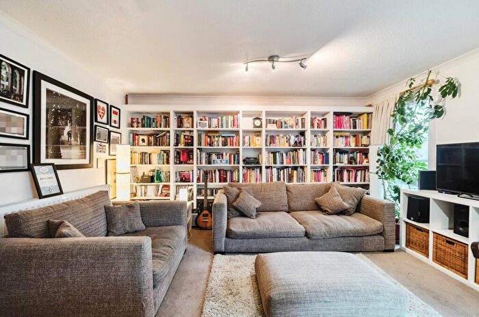3 Bedroom End Of Terrace House For Sale In Hawkins Way, Wokingham, RG40