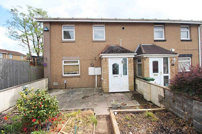 3 Bedroom Semi-Detached House To Rent In Pinewood Avenue, Rhydyfelin, CF37