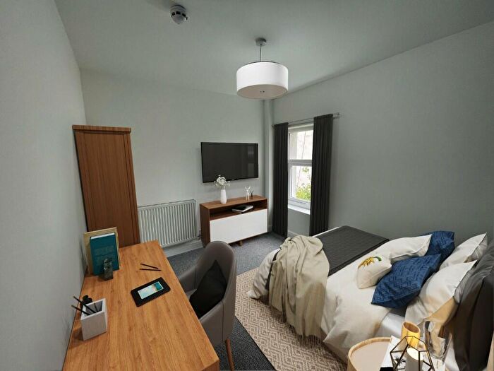 6 Bedroom Semi-Detached House To Rent In Kinglake Road - Studios - Available Now, CH44