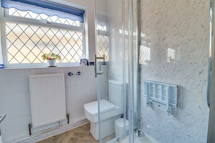 2 Bedroom Semi-Detached Bungalow For Sale In Broomfield, Thundersley, SS7