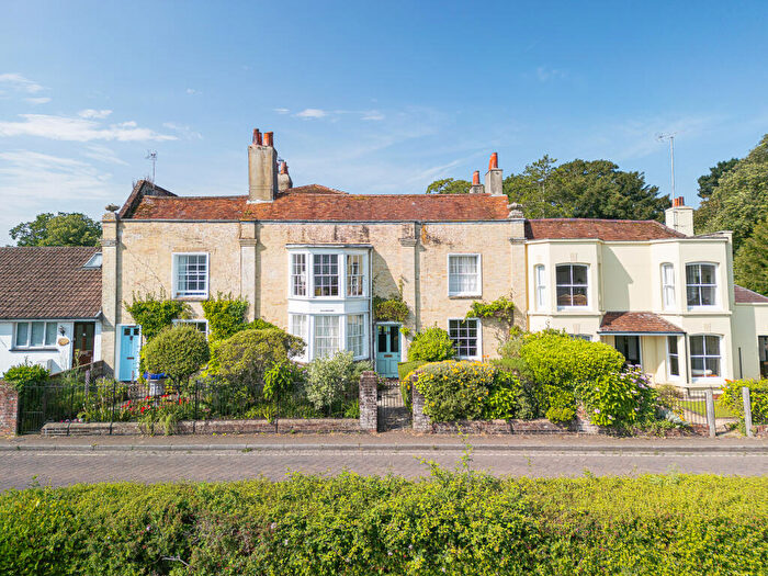 4 Bedroom Character Property For Sale In Prospect Place, Hythe, SO45