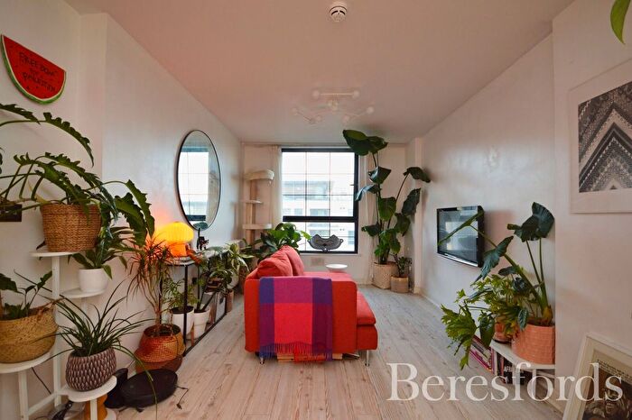 1 Bedroom Flat For Sale In Holly Court, Dolphin Approach, RM1