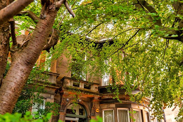 3 Bedroom Apartment For Sale In Kirklee Road, Kirklee, Glasgow, G12