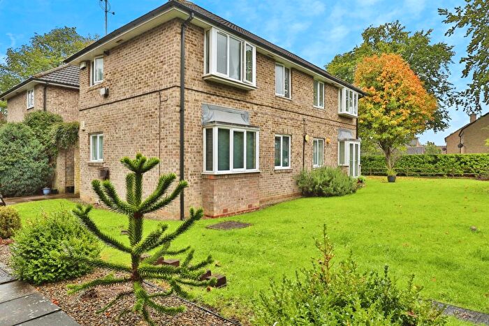 1 Bedroom Apartment For Sale In Manor House Croft, Leeds, LS16