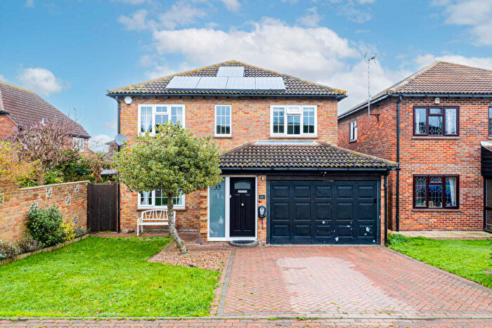 4 Bedroom Detached House For Sale In Sandhill Road, Leigh-on-sea, SS9
