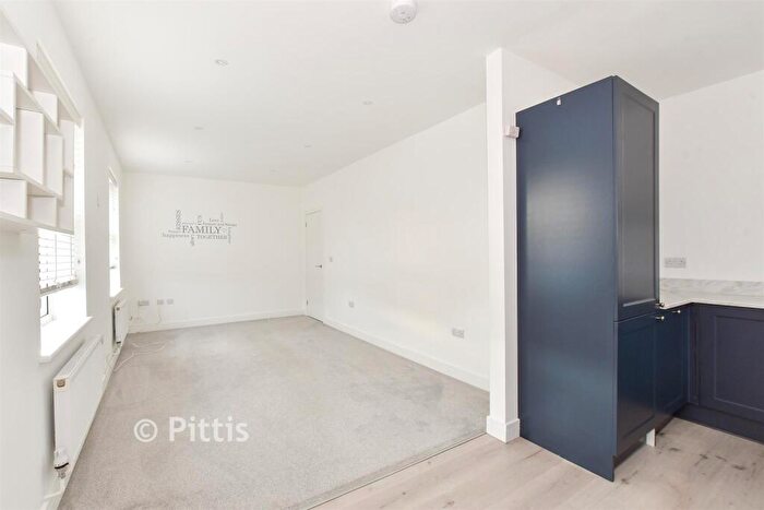 2 Bedroom Flat For Sale In St. George's Road, Shanklin, Isle Of Wight, PO37