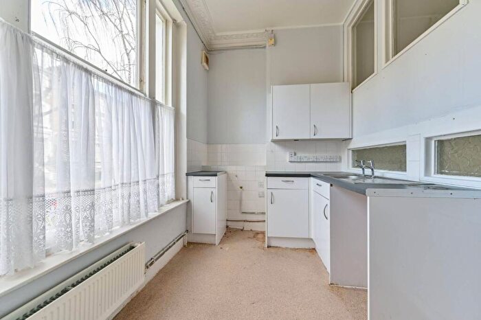 2 Bedroom Flat For Sale In Bartholomew Road, Camden, London, NW5