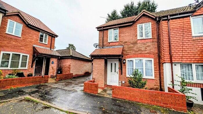 3 Bedroom End Of Terrace House For Sale In Blue Timbers Close, Bordon, Hampshire, GU35