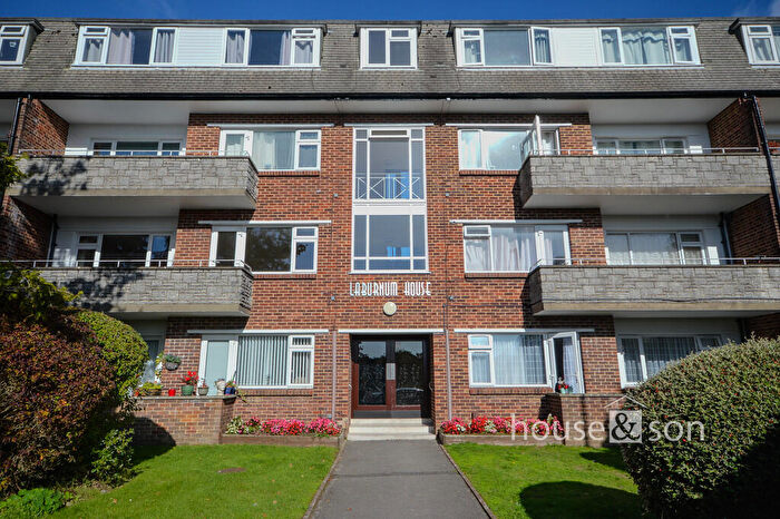 2 Bedroom Apartment To Rent In Redhill Drive, Bournemouth, BH10