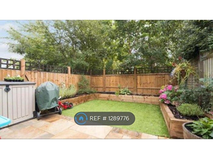 2 Bedroom Flat To Rent In Northfields, London, W5