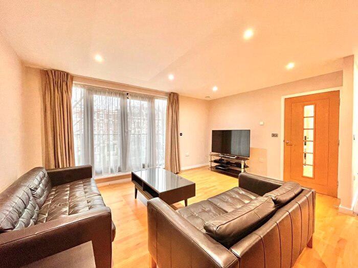 3 Bedroom Flat To Rent In Apartment, Winterton House, Maida Vale, London, W9